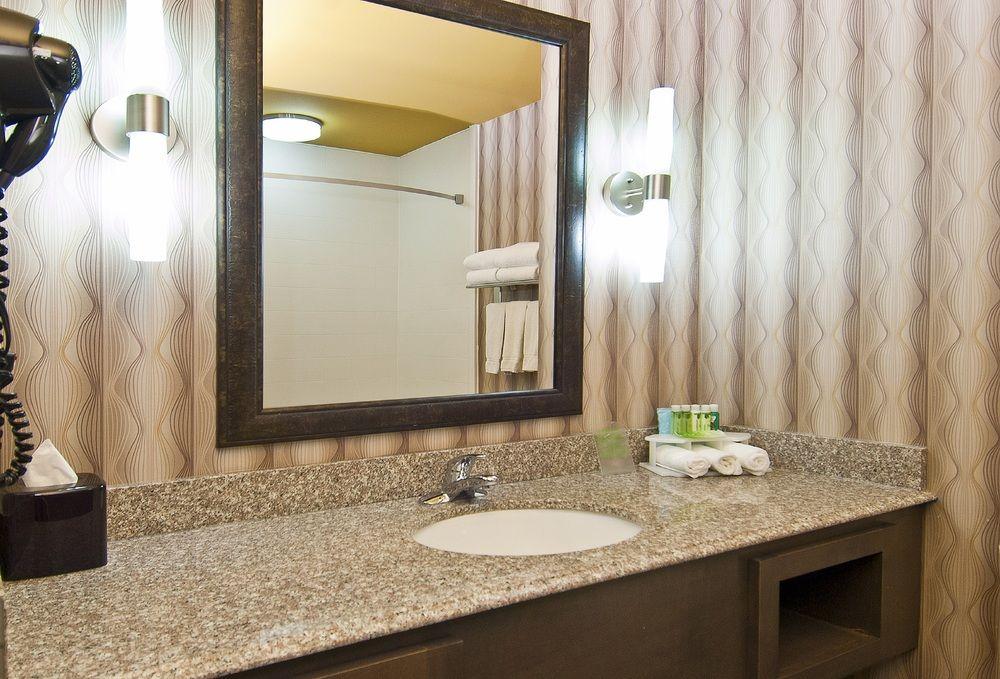 Holiday Inn Express Hotel & Suites Olive Branch By Ihg Екстер'єр фото